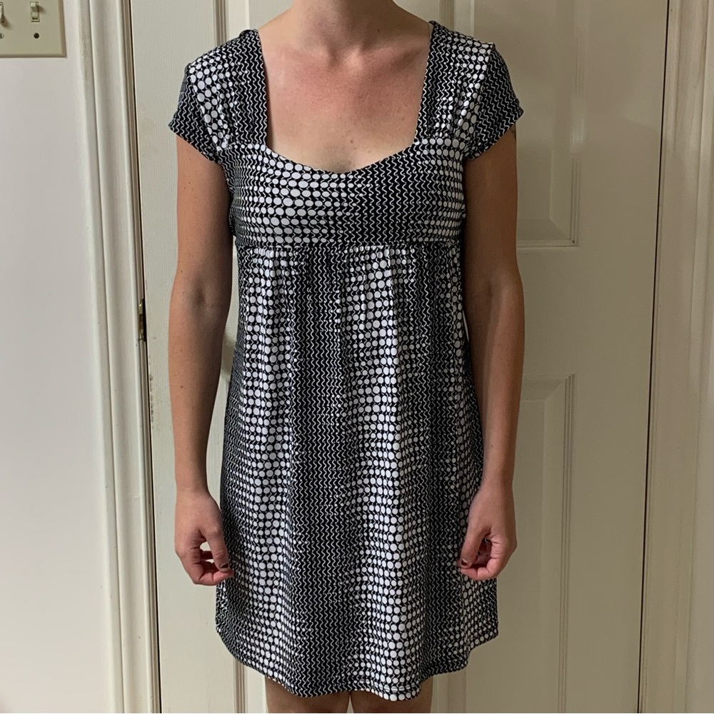🌷3 for $25🌷Suzy Shier, US XS, White & Black Geometric Pattern Cap Sleeved Dress